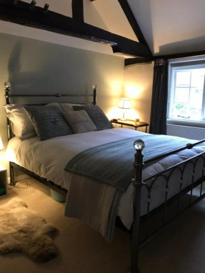 No 91 The Loft Odiham - Self Catering apartment Min 2 Night stay